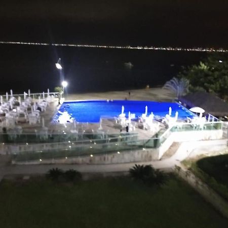 Apartamento Pe Na Areia Frente Para O Mar E Piscina Na Prainha Карагуататуба Екстер'єр фото