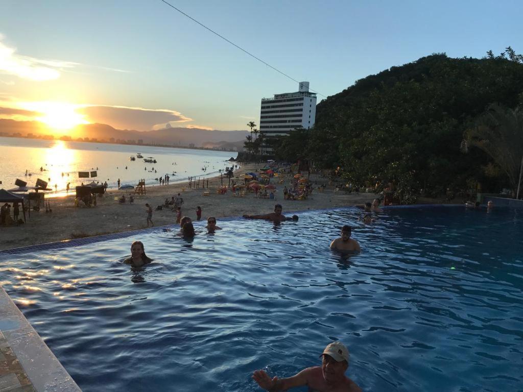 Apartamento Pe Na Areia Frente Para O Mar E Piscina Na Prainha Карагуататуба Екстер'єр фото