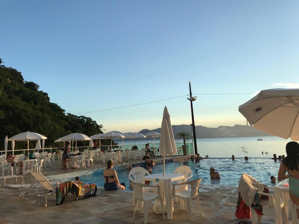 Apartamento Pe Na Areia Frente Para O Mar E Piscina Na Prainha Карагуататуба Екстер'єр фото